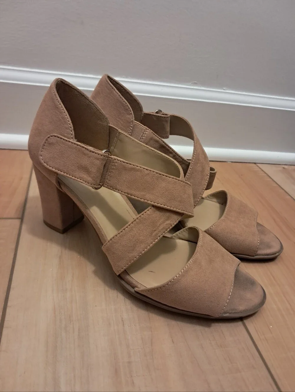 Naturalizer Block Heels Women's 7.5 Nude Tan Faux Suede Comfort Summer Vacation